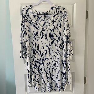 Cynthia Rowley White/blue Rounded Neck 3/4 Sleeve tunic. Size 2x